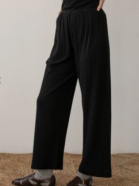 NWT DONNI. The Pointelle Simple Crop Pant | Black | Size M